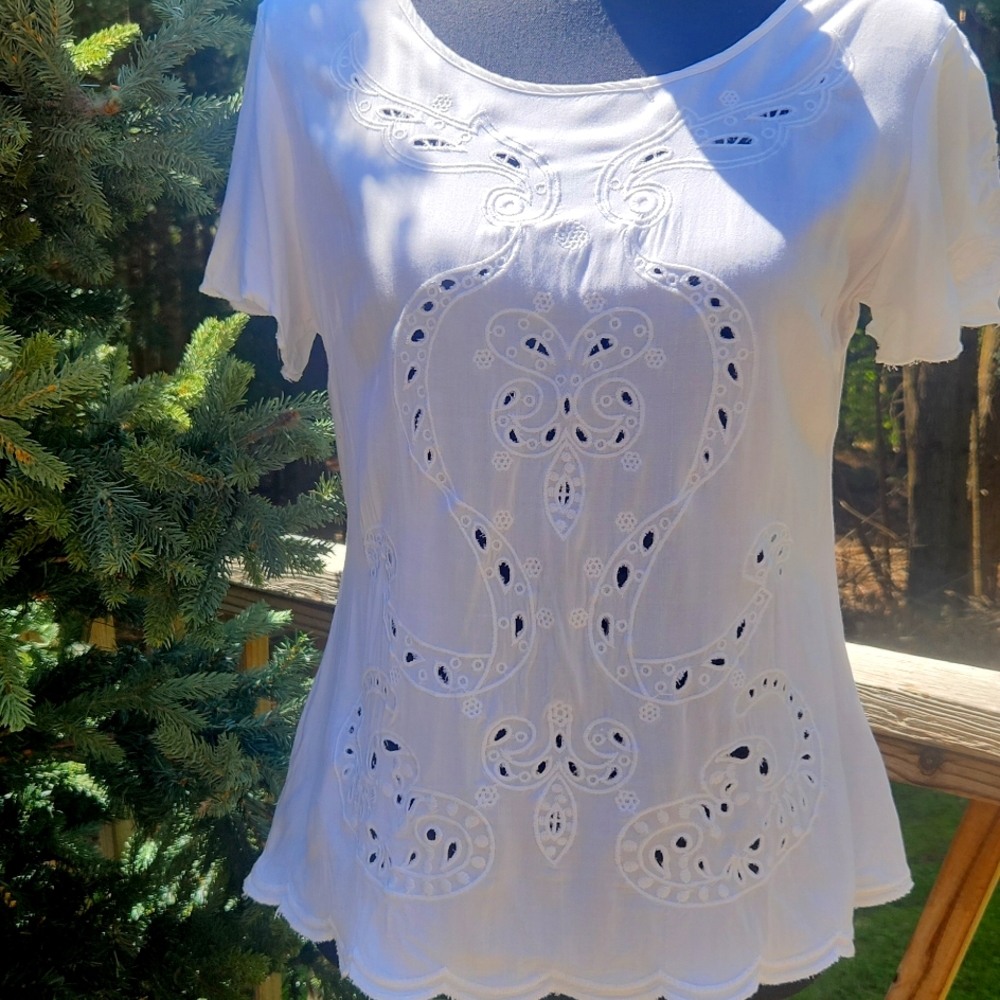 Y2K Vintage white eyelet lace Milkmaid whimsy Fairy  embroidered cottagecore Top